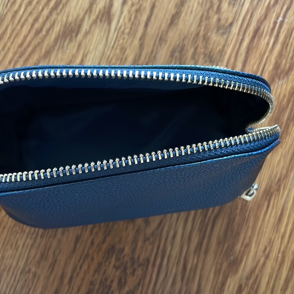 NEW Mark & Graham Dual Travel Organizer in Navy - Picture 3 of 4